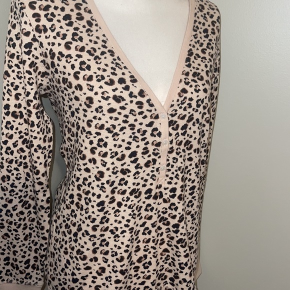 Cheetah print sleep top - Picture 2 of 4